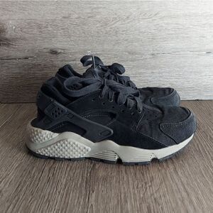 Nike Air Huarache Run Womens 859429-007 Black Suede & Denim Running Shoes 6.5